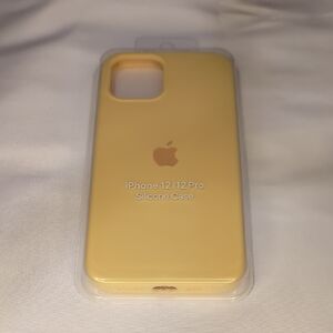 Apple iPhone 12/12 Pro Silicone Case - Soft Yellow